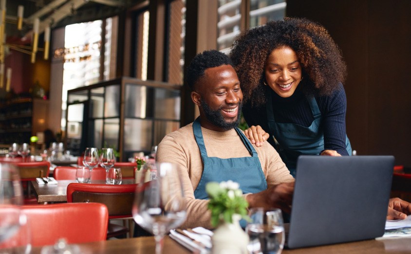 work-from-anywhere-couple